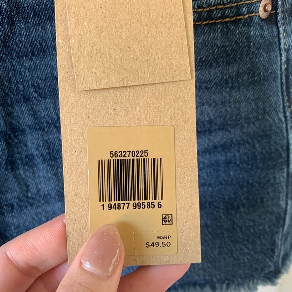 SALE! ⭐️ Levi’s 501 high rise denim shorts in salsa shaker - dark wash - Picture 7 of 9